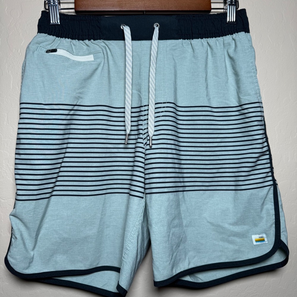 Vuori Banks‎ Short Unlined Small 7"  Sage Green Striped Performance Quick Dry